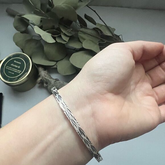 Sterling silver 925 diamond cut  bangle 8” - Picture 2 of 8